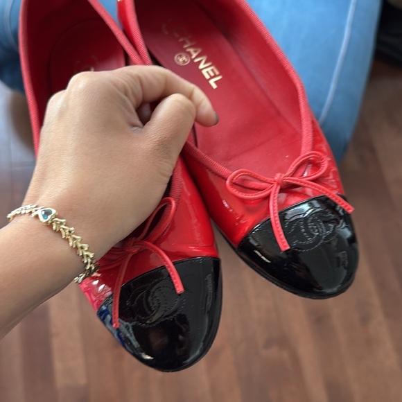 Chanel Glossy Red and Black Flats - Picture 4 of 6